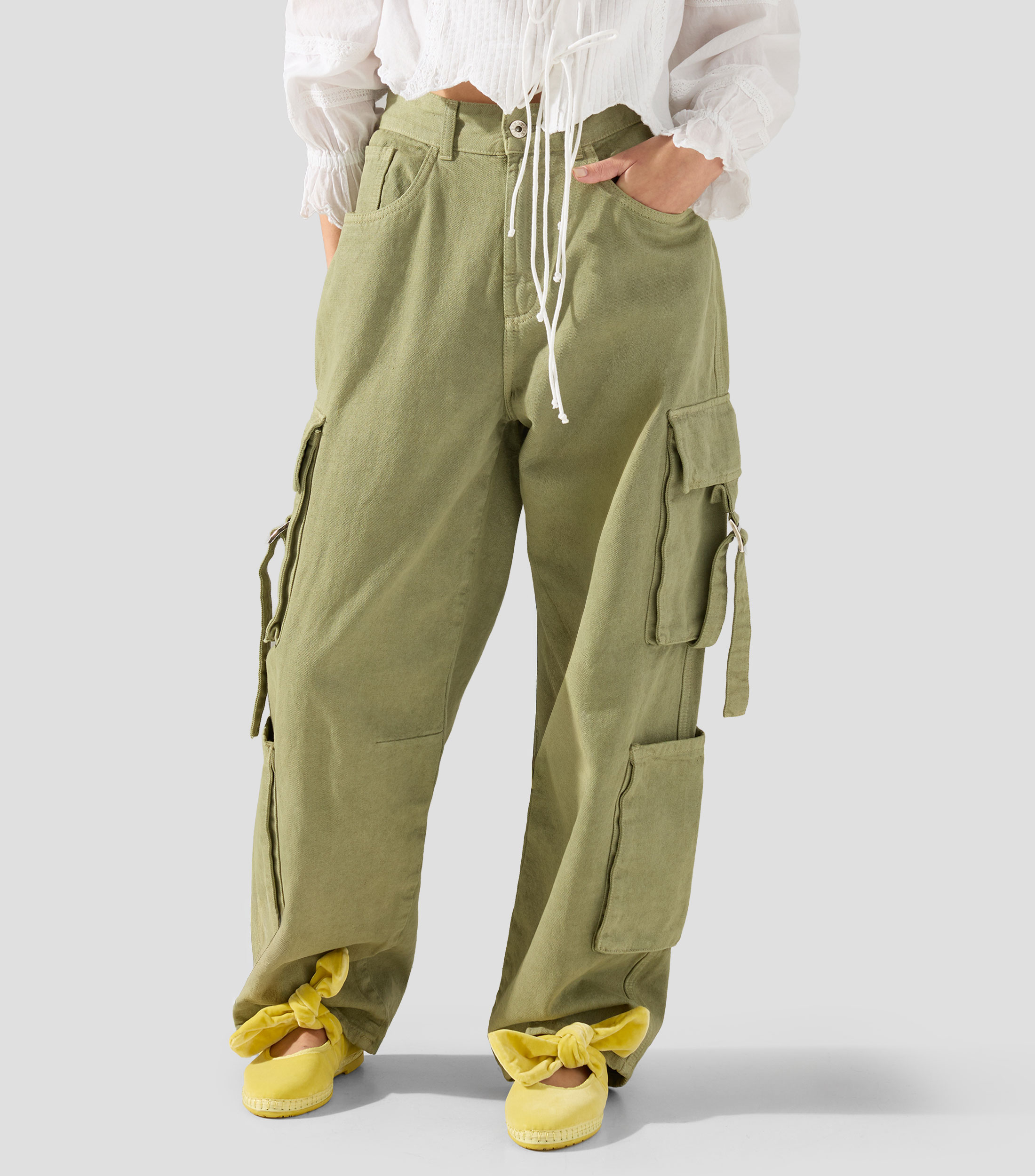 Jeans cargo regular Mujer